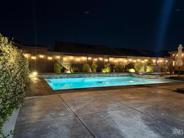 5902 Ocean Jasper Drive, Bakersfield, CA 93313