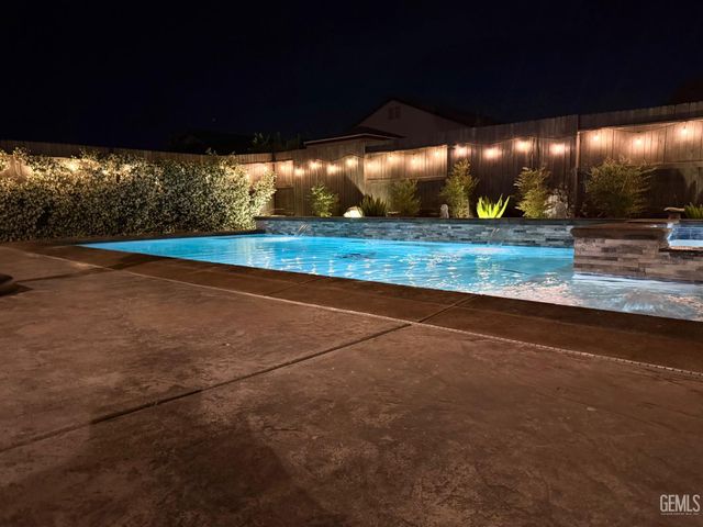 5902 Ocean Jasper Drive, Bakersfield, CA 93313