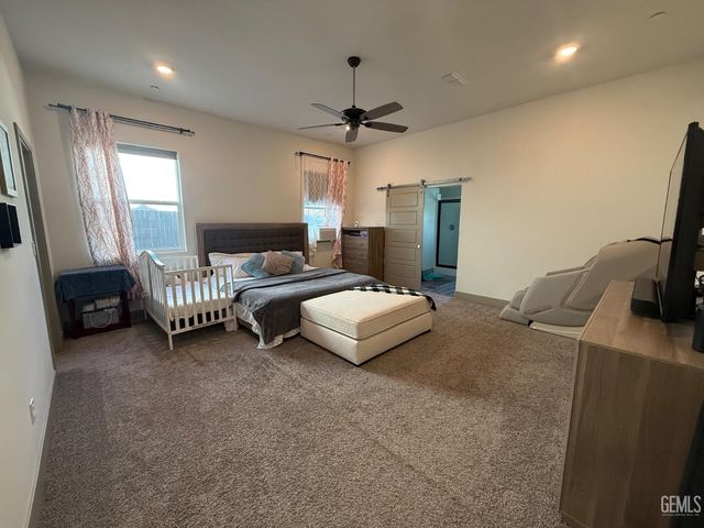 5902 Ocean Jasper Drive, Bakersfield, CA 93313