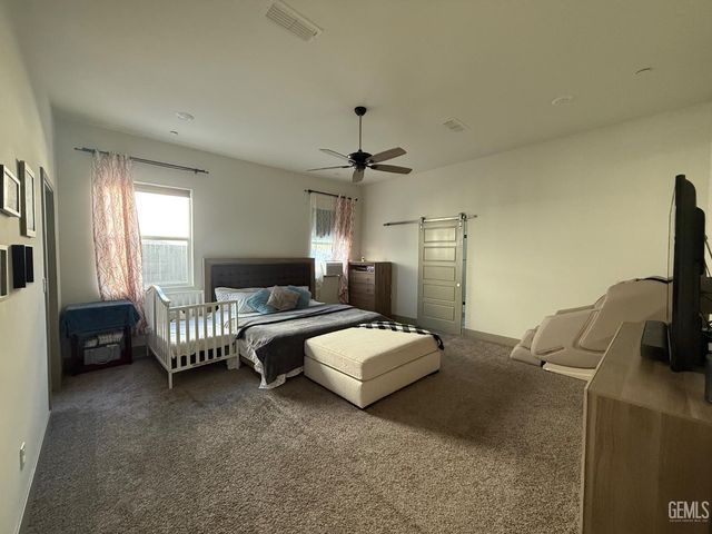 5902 Ocean Jasper Drive, Bakersfield, CA 93313