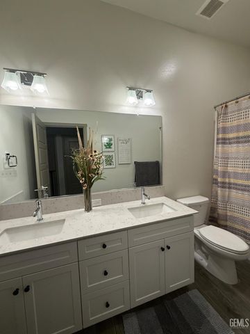 5902 Ocean Jasper Drive, Bakersfield, CA 93313