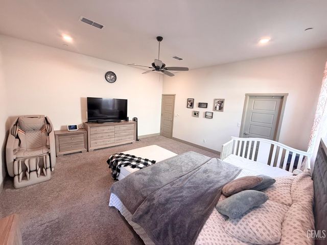 5902 Ocean Jasper Drive, Bakersfield, CA 93313