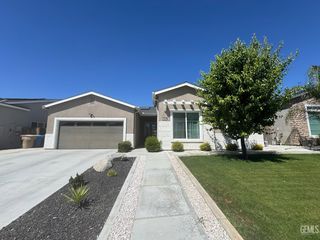 5902 Ocean Jasper Drive, Bakersfield, CA 93313