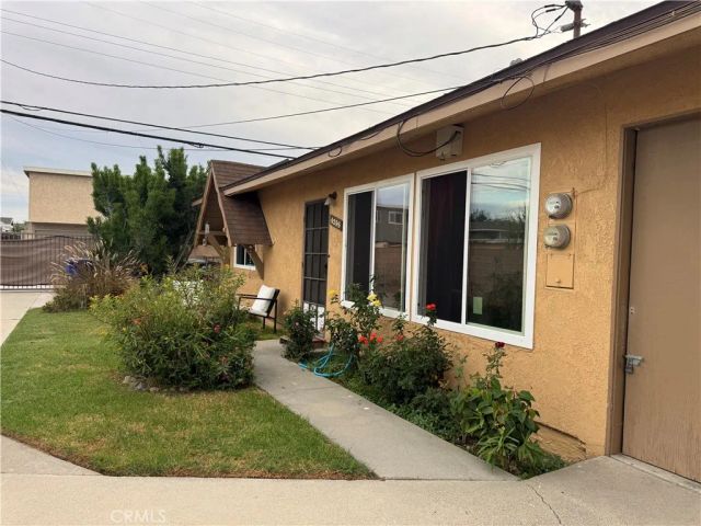 4296 Howard Ave, Los Alamitos, CA 90720