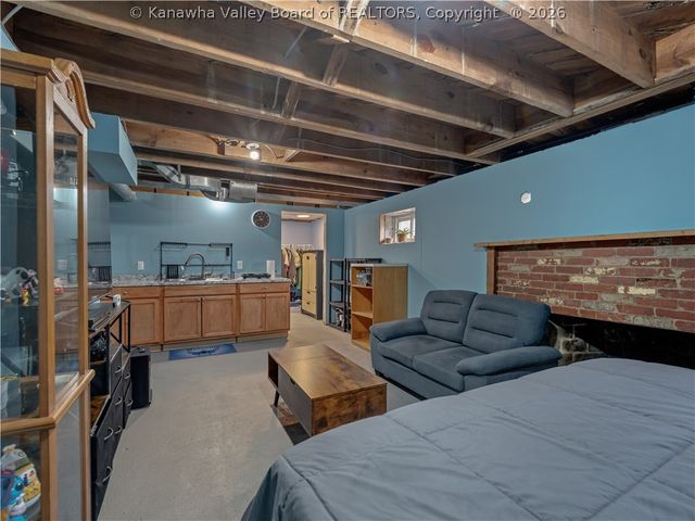 1233 Woodland Drive, Charleston, WV 25302