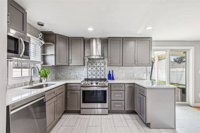123 Scarborough Road, Pawtucket, RI 02861
