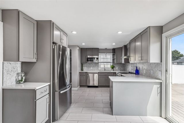 123 Scarborough Road, Pawtucket, RI 02861