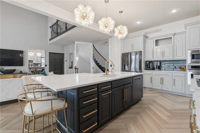 9014 Chestnut Street, Lenexa, KS 66220