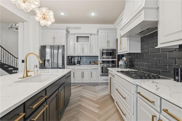 9014 Chestnut Street, Lenexa, KS 66220