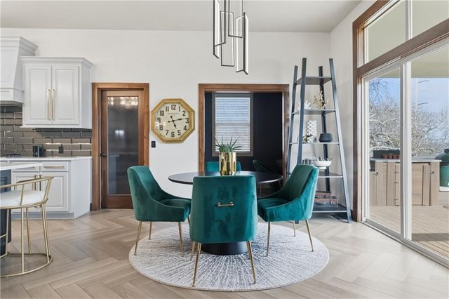 9014 Chestnut Street, Lenexa, KS 66220