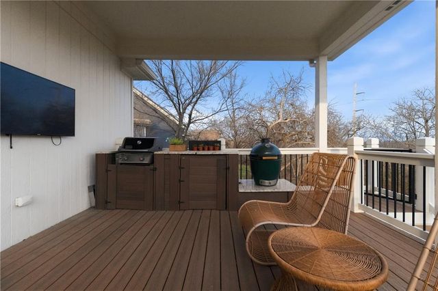 9014 Chestnut Street, Lenexa, KS 66220