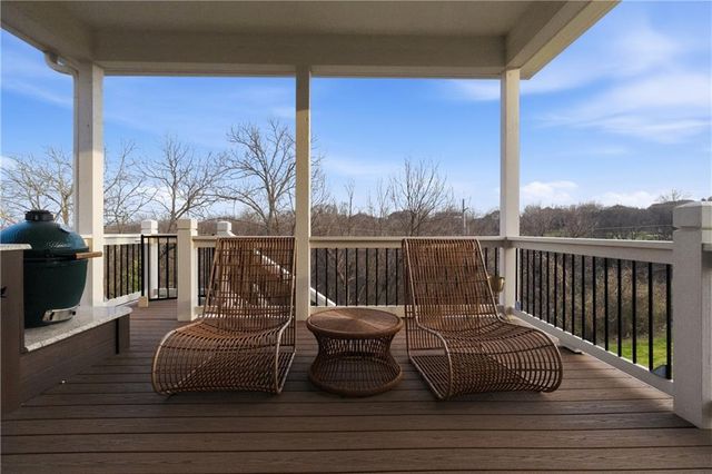 9014 Chestnut Street, Lenexa, KS 66220