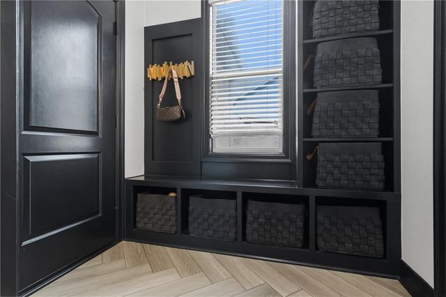 9014 Chestnut Street, Lenexa, KS 66220