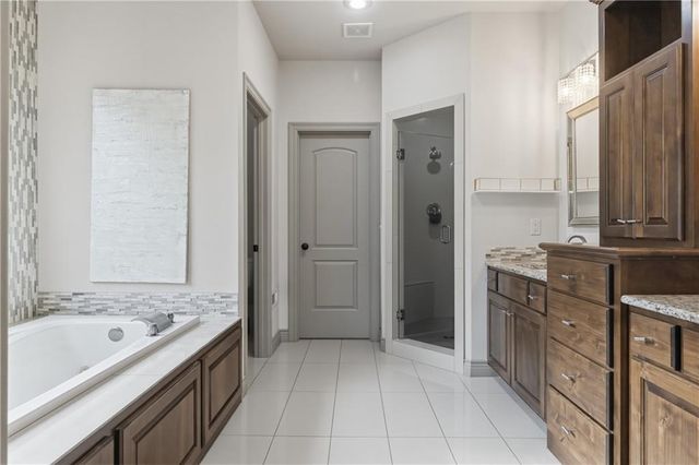 9014 Chestnut Street, Lenexa, KS 66220