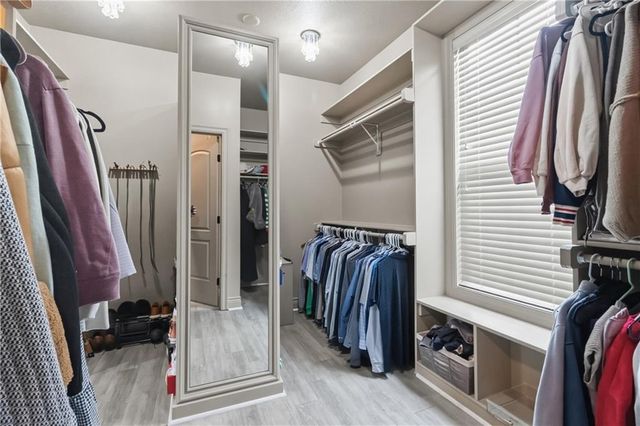 9014 Chestnut Street, Lenexa, KS 66220