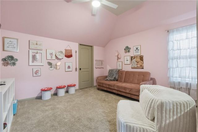 9014 Chestnut Street, Lenexa, KS 66220