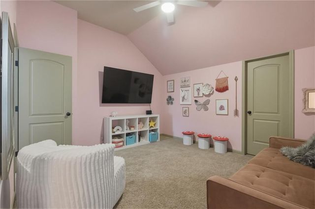 9014 Chestnut Street, Lenexa, KS 66220