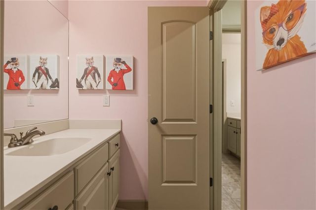 9014 Chestnut Street, Lenexa, KS 66220