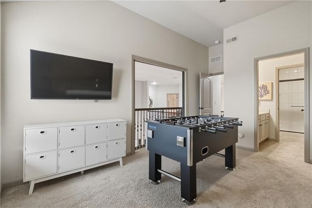 9014 Chestnut Street, Lenexa, KS 66220