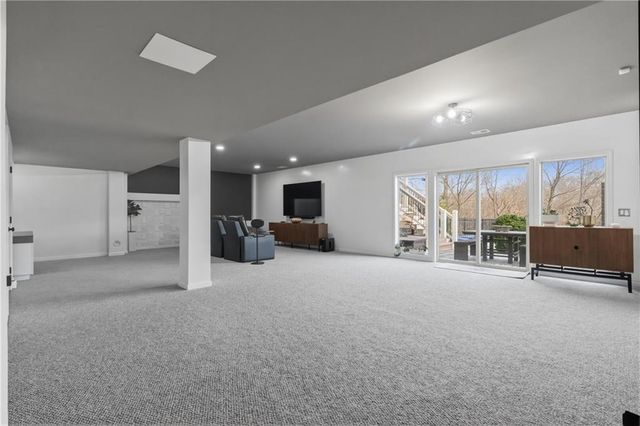 9014 Chestnut Street, Lenexa, KS 66220