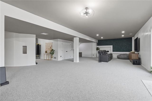 9014 Chestnut Street, Lenexa, KS 66220