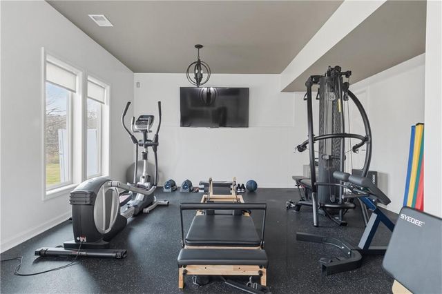 9014 Chestnut Street, Lenexa, KS 66220