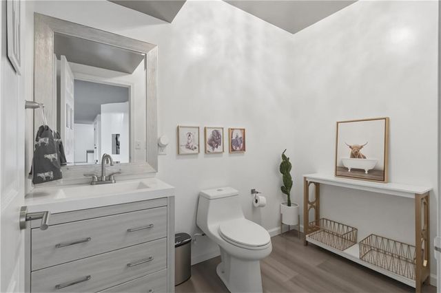 9014 Chestnut Street, Lenexa, KS 66220