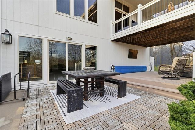 9014 Chestnut Street, Lenexa, KS 66220