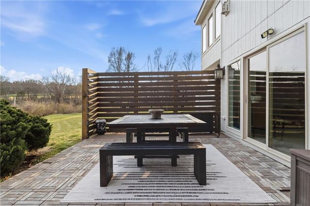 9014 Chestnut Street, Lenexa, KS 66220