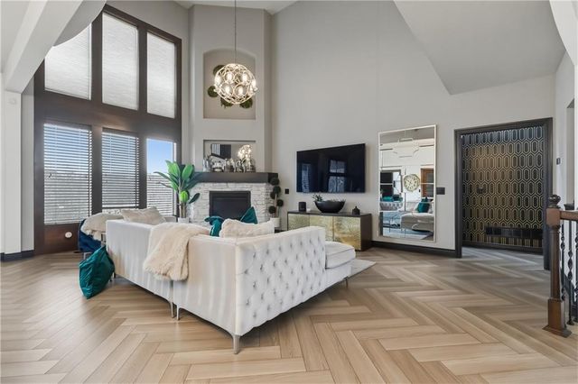 9014 Chestnut Street, Lenexa, KS 66220