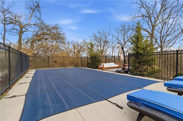 9014 Chestnut Street, Lenexa, KS 66220