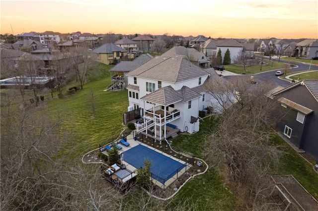 9014 Chestnut Street, Lenexa, KS 66220