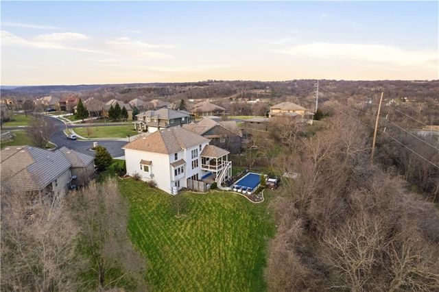 9014 Chestnut Street, Lenexa, KS 66220