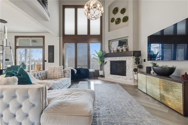 9014 Chestnut Street, Lenexa, KS 66220