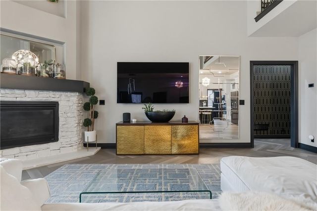 9014 Chestnut Street, Lenexa, KS 66220