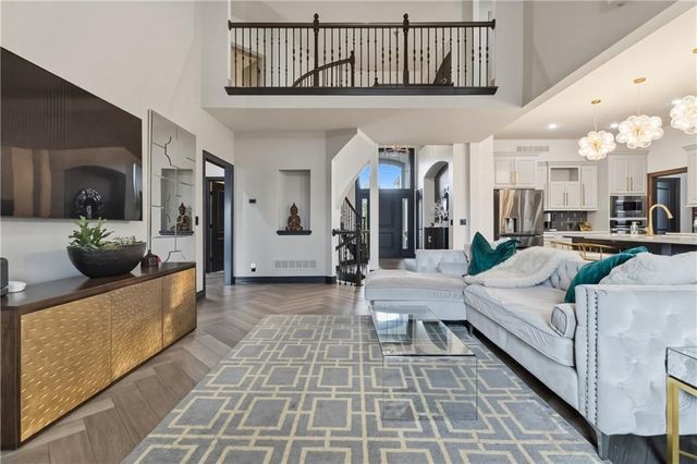 9014 Chestnut Street, Lenexa, KS 66220