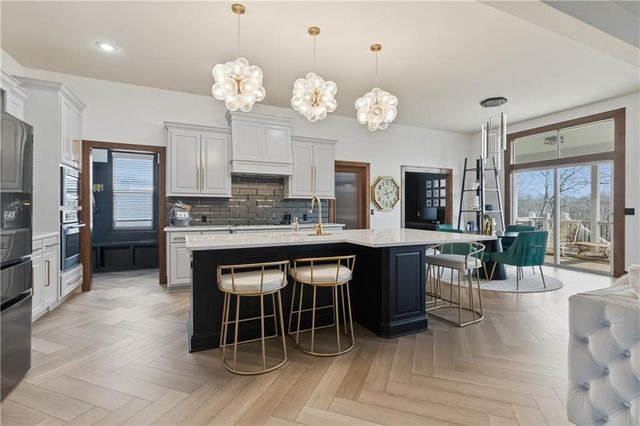 9014 Chestnut Street, Lenexa, KS 66220