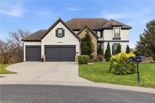 9014 Chestnut Street, Lenexa, KS 66220