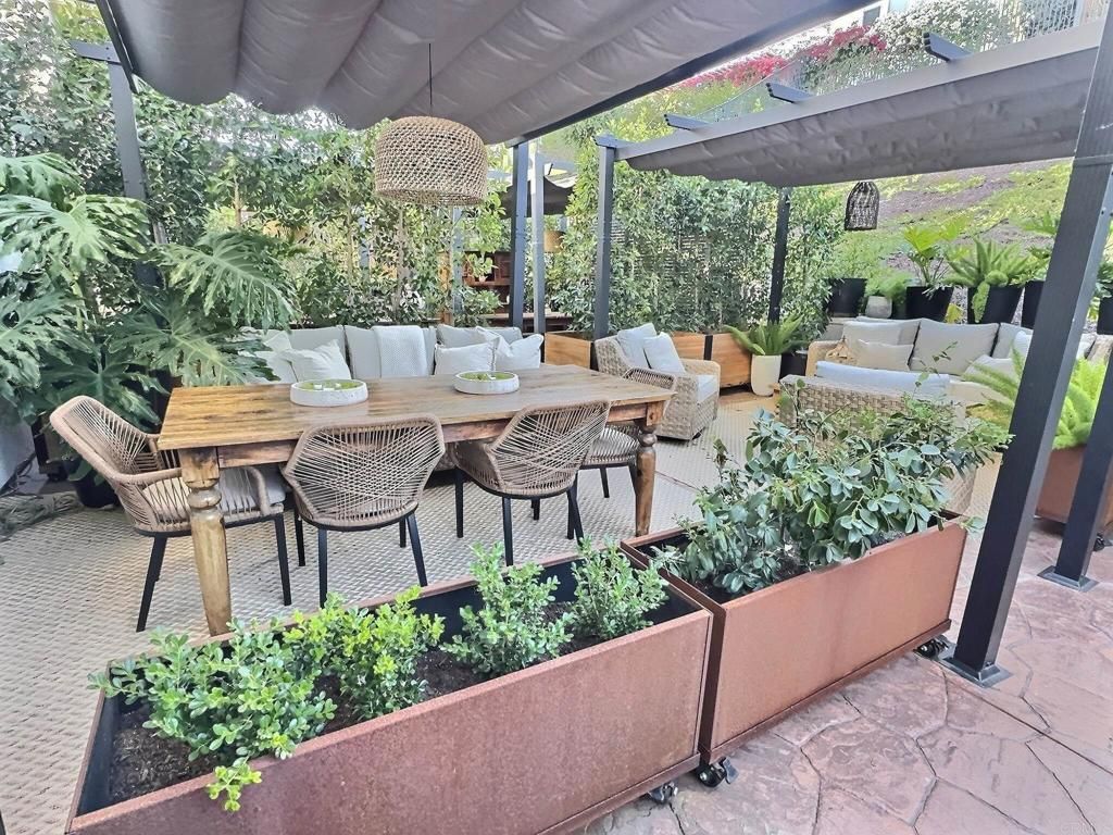 Image 17 of property listing at 1694 Quiet Trail Drive, Chula Vista, CA 91915