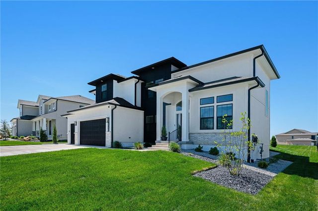 3207 SW Enoch Street, Lee's Summit, MO 64082