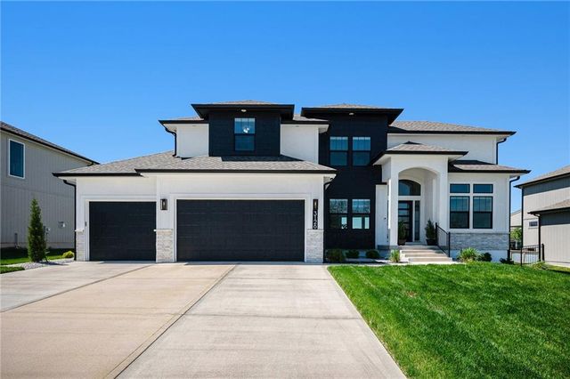 3207 SW Enoch Street, Lee's Summit, MO 64082