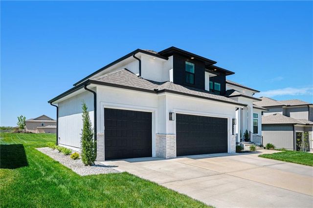 3207 SW Enoch Street, Lee's Summit, MO 64082