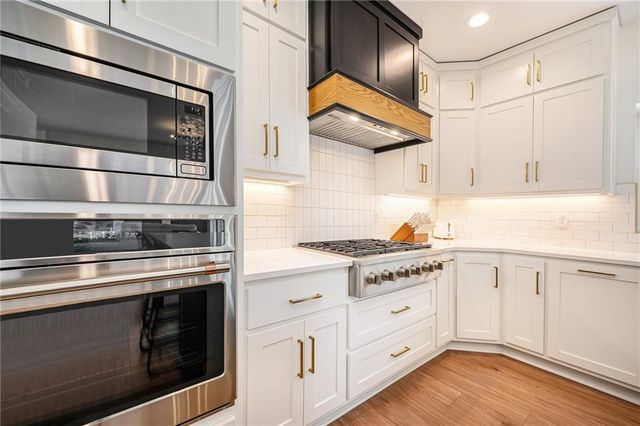 3207 SW Enoch Street, Lee's Summit, MO 64082