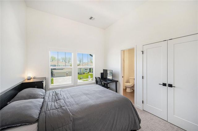 3207 SW Enoch Street, Lee's Summit, MO 64082