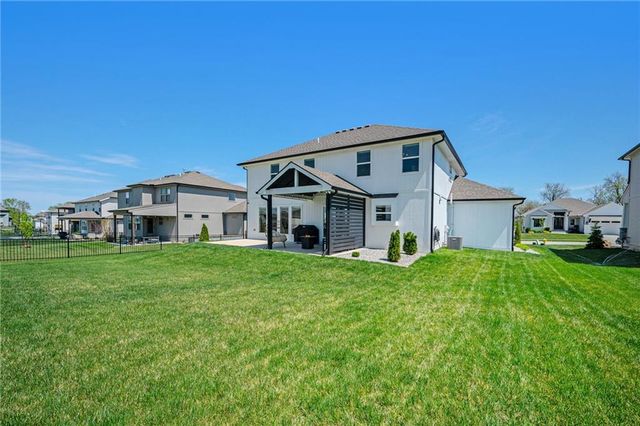 3207 SW Enoch Street, Lee's Summit, MO 64082