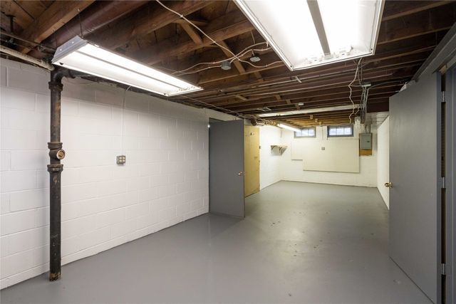 1243 Merle Hay Road, Des Moines, IA 50311