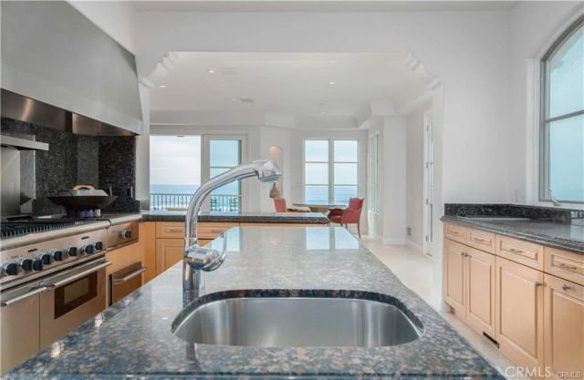 2420 The Strand, Manhattan Beach, CA 90266