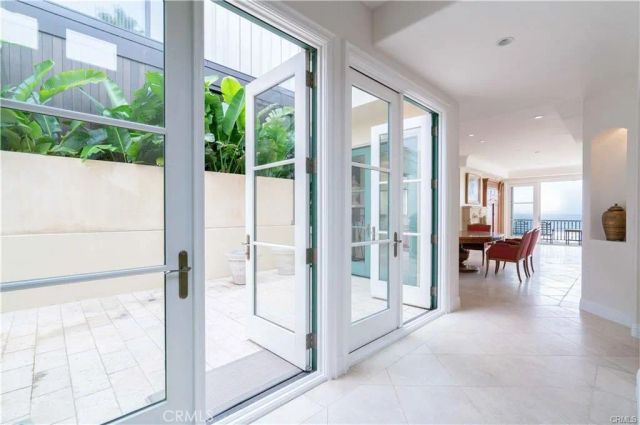 2420 The Strand, Manhattan Beach, CA 90266