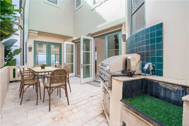 2420 The Strand, Manhattan Beach, CA 90266