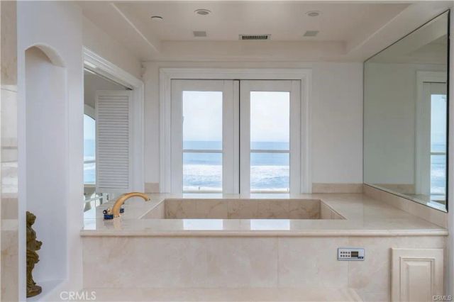 2420 The Strand, Manhattan Beach, CA 90266